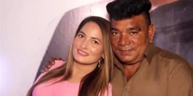 नोकरले बनाएको ‘मटन’ खाएपछि २२ वर्षीया सुन्दरीले ५५ वर्षीय नोकरसँग तुरुन्तै विवाह गरिन्