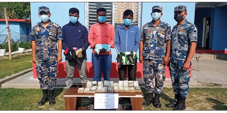 मधेस प्रदेश : सीमावर्ती क्षेत्रमा मुद्राको तस्करी बढ्दो, ३ जना प क्राउ