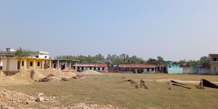 महोत्तरीमा गार्ड बसेका शिक्षक नै चिट चोराउन संलग्न रहेकाे भेटिएपछि…