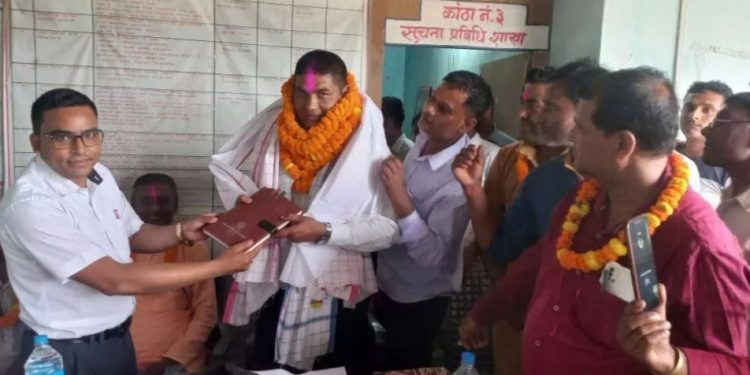 सर्लाहीको हरिपूर्वाका प्रमुख प्रशासकीय अधिकृत यादवको हाजिर भएकै दिन सरुवा