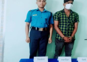 महोत्तरीबाट पेस्तोल र गोलीसहित एक जना प क्राउ