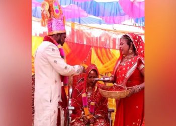 बिहेको बिचमा पुगेर प्रेमीले रङ्गाए दुलहीको सिउँदो, मूकदर्शक बने बेहुला (हेर्नुहोस भिडियो सहित)