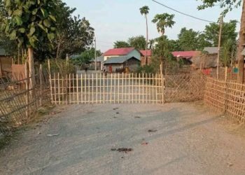 सप्तरीको अगनिसाईर कृष्णासबरन वडा नं.४ मा स्थानीयद्वारा सार्वजनिक बाटो बन्द