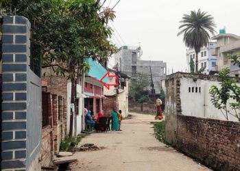जनकपुरधामको एक घरमा चोरी गर्ने क्रममा दुई चोर प क्राउ, दुई जना फ रार