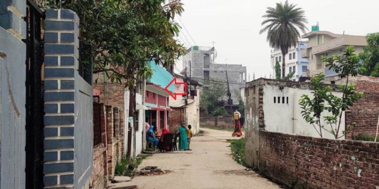 जनकपुरधामको एक घरमा चोरी गर्ने क्रममा दुई चोर प क्राउ, दुई जना फ रार