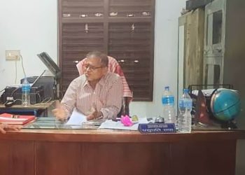 सिरहाका एक विद्यालयले अनियमित तरिकाले शुल्क उठाउँदै