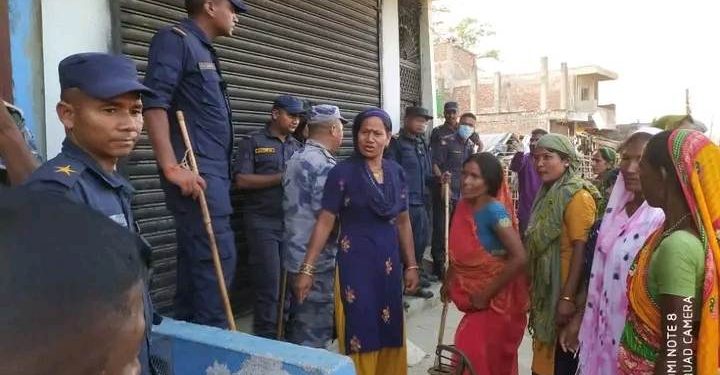 सिरहाको लहानमा लघुवित्त संस्थाका विरुद्धको आन्दोलन चर्कियो,संस्थाहरुले कार्यालयको बोर्डसमेत हटाए