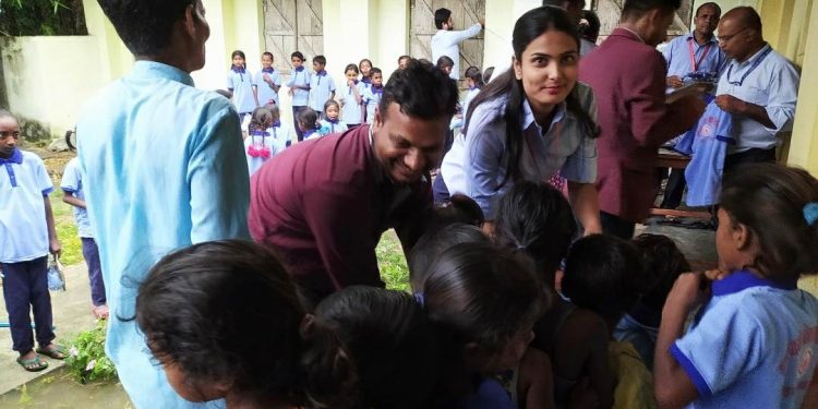 महालक्ष्मी बिकास बैंक लिमिटेडले लहान शाखाद्वारा १५० जना बालबालिकाहरुलाई टिसर्ट सहयोग