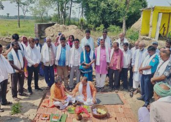 सप्तरी : प्रदेश सभा सदस्य यादवद्वारा बिधालय भवनको शिलान्यास