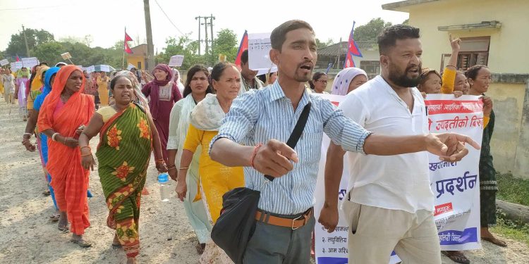 लघुबित संस्था खारेजीको माग गर्दै महोत्तरीमा प्रदर्शन