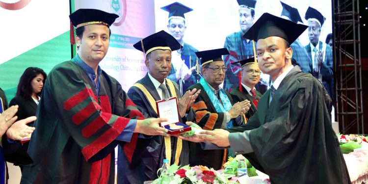 डा.साह बंगलादेशको राष्ट्रपतिबाट पाए सर्वोत्कृष्ट सम्मान