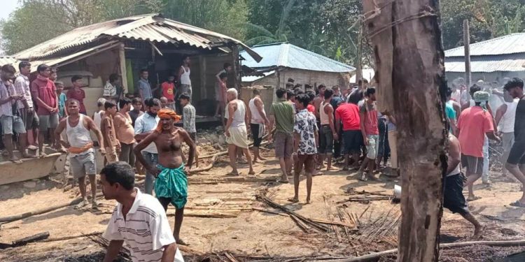 सिरहाको सखुवानन्कारकट्टीमा आगलागीहुँदा आठ लाख मूल्य बराबरको धनमाल जलेर न ष्ट