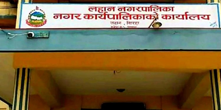 सिरहाको लहान नगरपालिकाले बाँडियो १० महिनामा तीन करोडको इन्धन