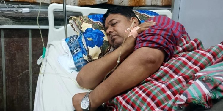 नागरिकता समस्या समाधानको माग गर्दै आमरण अनसन बसेका रामकुमार शर्मा अस्पताल भर्ना