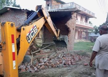 धनगढीमाई नगरपालिका: टोलबस्तिमा बाटो विस्तार गर्दै