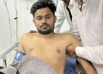 सर्वोच्च अदालत नजिकै एक युवकले नागरिकता माग गर्दै गरे आ त्मदाहको प्रयास