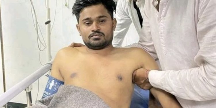 सर्वोच्च अदालत नजिकै एक युवकले नागरिकता माग गर्दै गरे आ त्मदाहको प्रयास