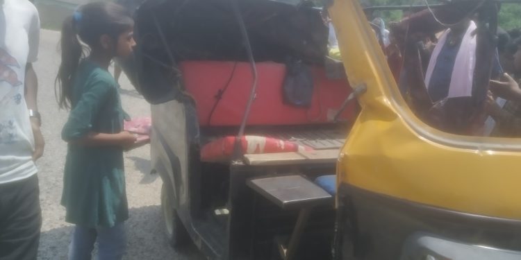 महोत्तरीमा अटो दुर्घटना हुँदा ७ जना घाइते