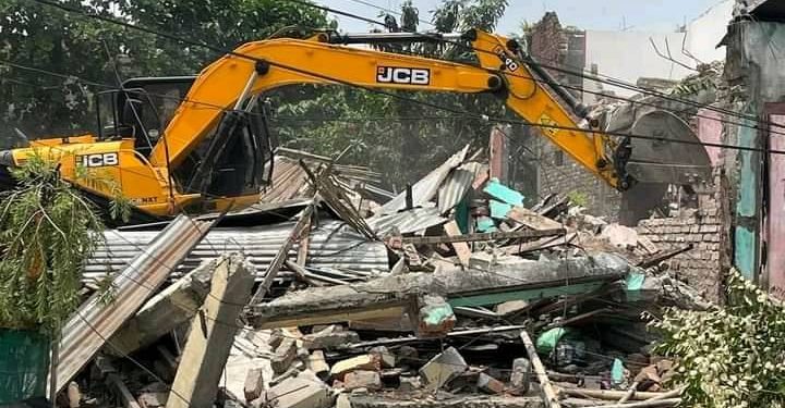 सुनसरीको दुहबीमा पुन डोजर: दोश्रो प्लटमा बनेका घरटहरा खाली गराउँदै