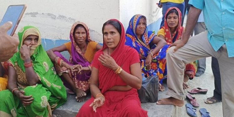सिरहामा छोराले गैर दलितको छोरी भगाएपछि आमाको अ पहरण, दाईमाथि ज्या नै लिने आक्रमण