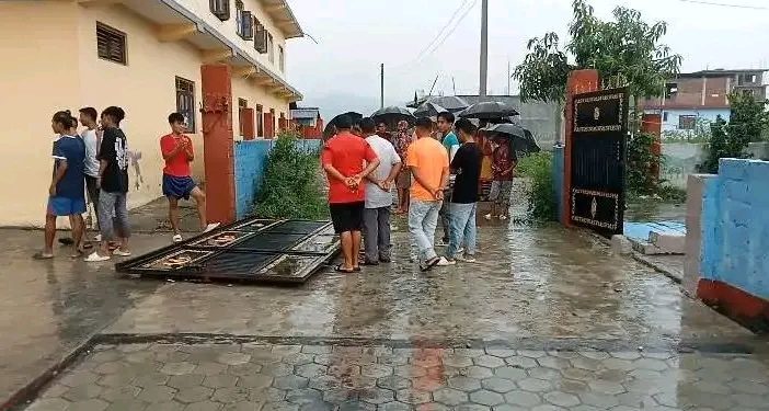 मधेस प्रदेश : विद्यालयको कम्पाउण्ड वालमा हालिएको गेटले थिचिएर एक विद्यार्थीको मृ त्यु