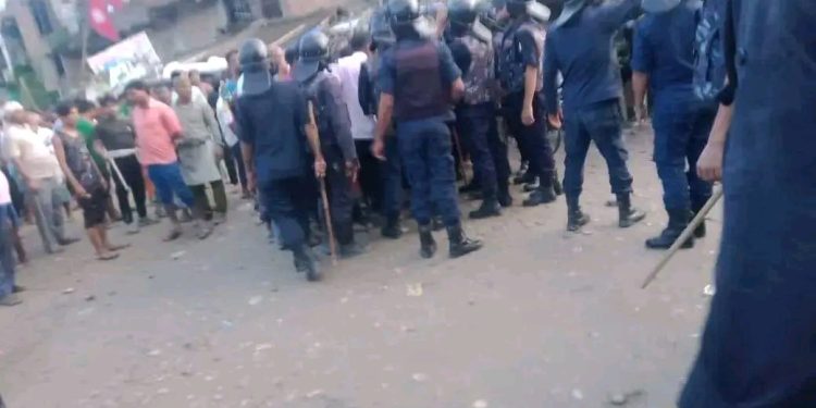 सर्लाहीमा मुस्लिम समुदायले मोहरम मनाइरहेका बेला दुई पक्षबीच झ ड्प, दर्जनौ राउण्ड अश्रुग्यास प्रहार