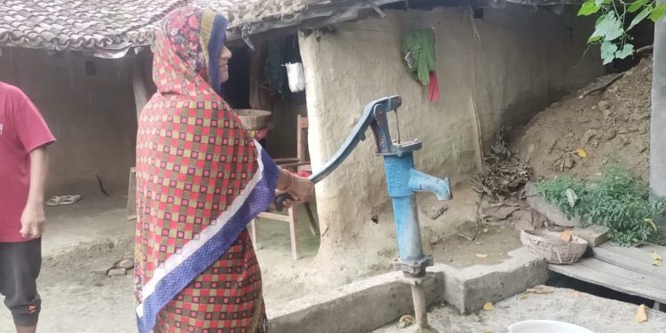 सर्लाही : खानेपानीको मुहान सुखेपछि स्थानीय जनता समस्या भोग्न बाध्य