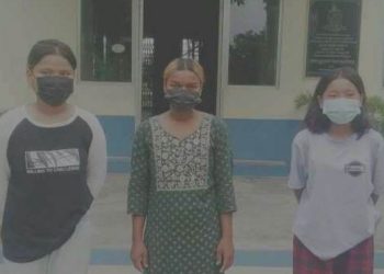 सप्तकोशी किनारमा महिलालाई कु टपिट गर्ने तीन महिलालाई प्रहरीले गर्यो सार्वजनिक