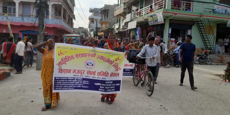 महोत्तरीको गौशालामा रहेको करिब २ दर्जन लघुवित्त संस्थाहरुमा तालाबन्दी, कर्मचारीहरु भागाभाग