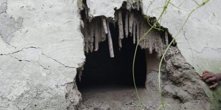 मधेस प्रदेश : घरको भित्ता फोरेर चो री