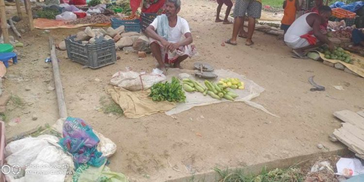 सिरहा बजारको खुद्रा व्यापारी बट्टीको मारमा