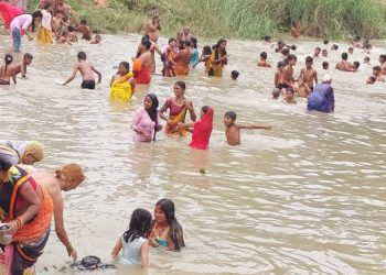 महोत्तरीको गेरुका नदीमा शाही स्नान, आजदेखि मेला शुरु  