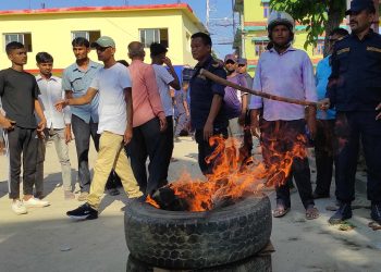सिराहामा करेन्ट लागेर एक जनाको मृ त्यु, विद्युत् प्राधिकरण सिराहा वितरण केन्द्रका कर्मचारीलाई कारबाही गर्न आफन्तको माग