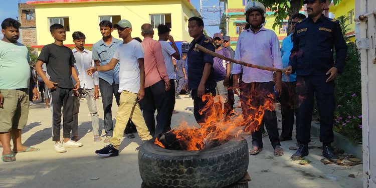 सिराहामा करेन्ट लागेर एक जनाको मृ त्यु, विद्युत् प्राधिकरण सिराहा वितरण केन्द्रका कर्मचारीलाई कारबाही गर्न आफन्तको माग