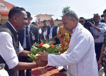 महोत्तरी : उपराष्ट्रपति यादवबाट फहराइयो ११० फिट अग्लो राष्ट्रिय झण्डा