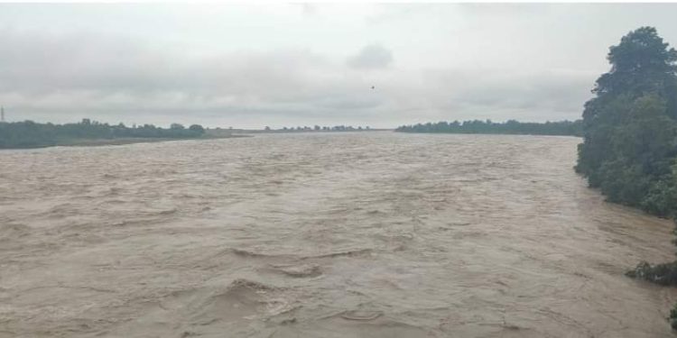 मधेश प्रदेश सहितका १० नदीमा भारी बाढी आउने सम्भावना,४५ जिल्लामा बाढीको जोखिम सतर्कता अपनाउन अपिल