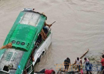त्रिशूली नदीमा बस खस्दा ८ जनाको मृ त्यु, १५ जना घाइते