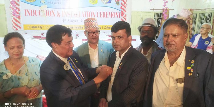 सिरहाको लहानमा ५ वटा लाईन्स कलबको संयुक्तरूपमा पदस्थापना सम्पन्न