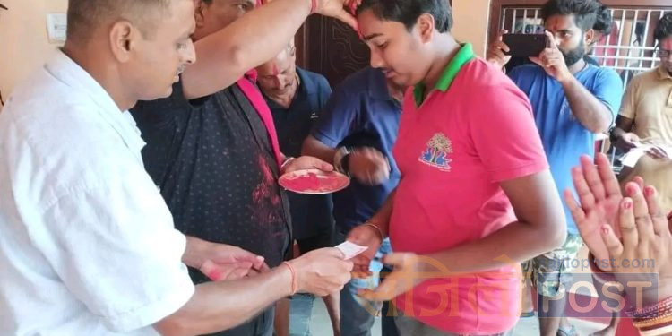 सप्तरीको तिलाठी कोईलाडीमा विभिन्न पार्टी परित्याग गर्दै सयौं जना नेताकार्यकर्ता जनमतमा प्रवेश