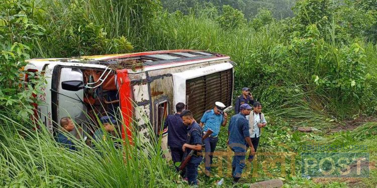 मधेस प्रदेश : बस दुर्घटना हुँदा एकको मृ त्यु, १५ जना घाइते