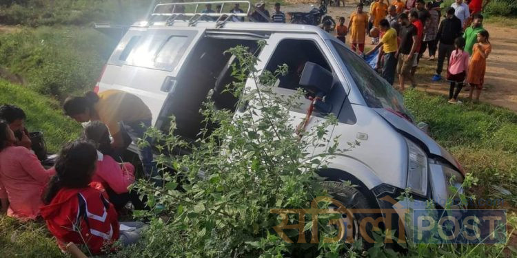 शिक्षक सवार गाडी दुर्घटना हुँदा १० जना घाइते
