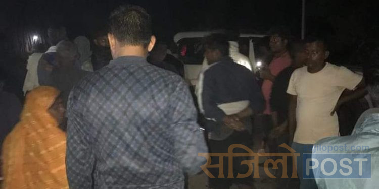 सिरहामा मोटरसाइकल एक आपसमा ठोक्किँदा तीन जनाको मृत्यु