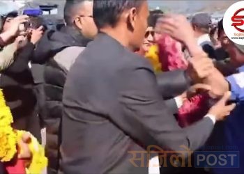 एमालेका अध्यक्ष केपी शर्मा ओलीमाथि मुक्का प्रहार