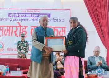 महोत्तरी : अब्बल छात्रा हीनाको सफलतामा मटिहानी बासी दङ्ग