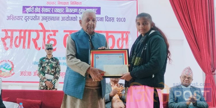 महोत्तरी : अब्बल छात्रा हीनाको सफलतामा मटिहानी बासी दङ्ग