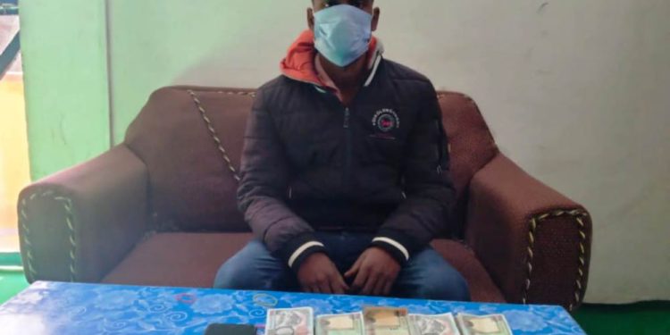 ५ लाख नगद नेपाली नाेट सहित एक जना पक्राउ