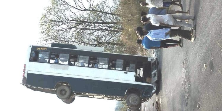 बस दुर्घटना हुँदा दुई जना घाइते, भिडियो र तस्वीर सामाजिक संजालमा भाइरल