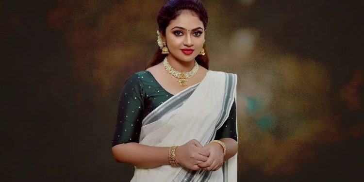 दक्षिण भारतीय अभिनेत्री अरुन्धती नायर भयानक मोटरसाइकल दुर्घटनापछि भेन्टिलेटरमा