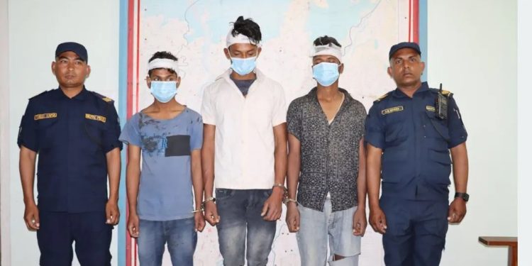 रौतहटमा मनी ट्रान्सफर सञ्चालकमाथि गोली प्रहार गरेको आरोपमा तीन जना सार्वजनिक