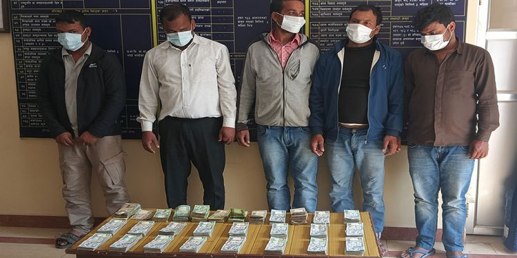 मधेश प्रदेश : हुण्डी कारोबारमा संलग्न रहेको आरोपमा २१ लाख नगदसहित पाँच जना पक्राउ